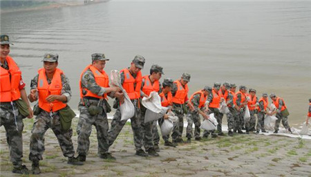 八一建軍節(jié):致敬中國軍人,液化氣儲罐廠家獻(xiàn)給***可愛的人！